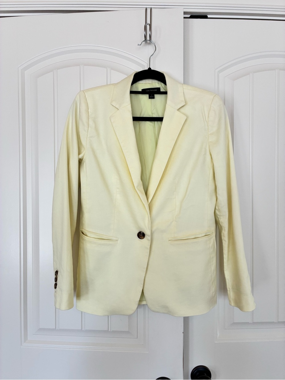 Ann Taylor Women's Pale Yellow Single-Button Blazer Size 4